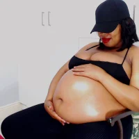 Lusciousboobzzz's Avatar Pic