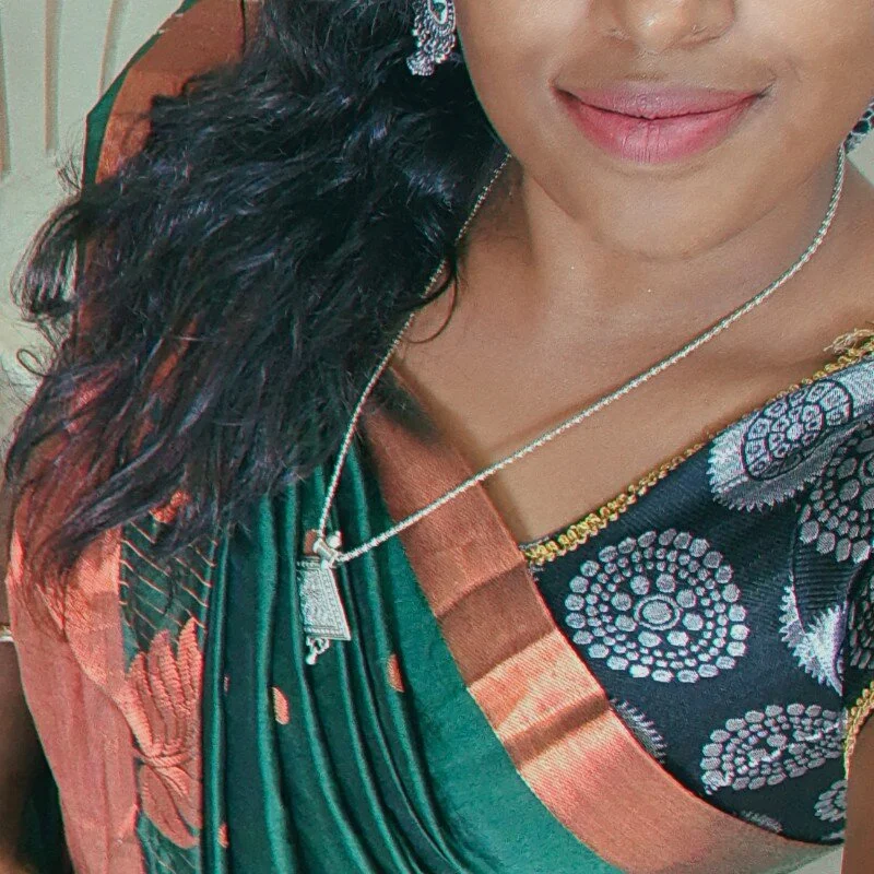 pavi_pavikutty profile photo