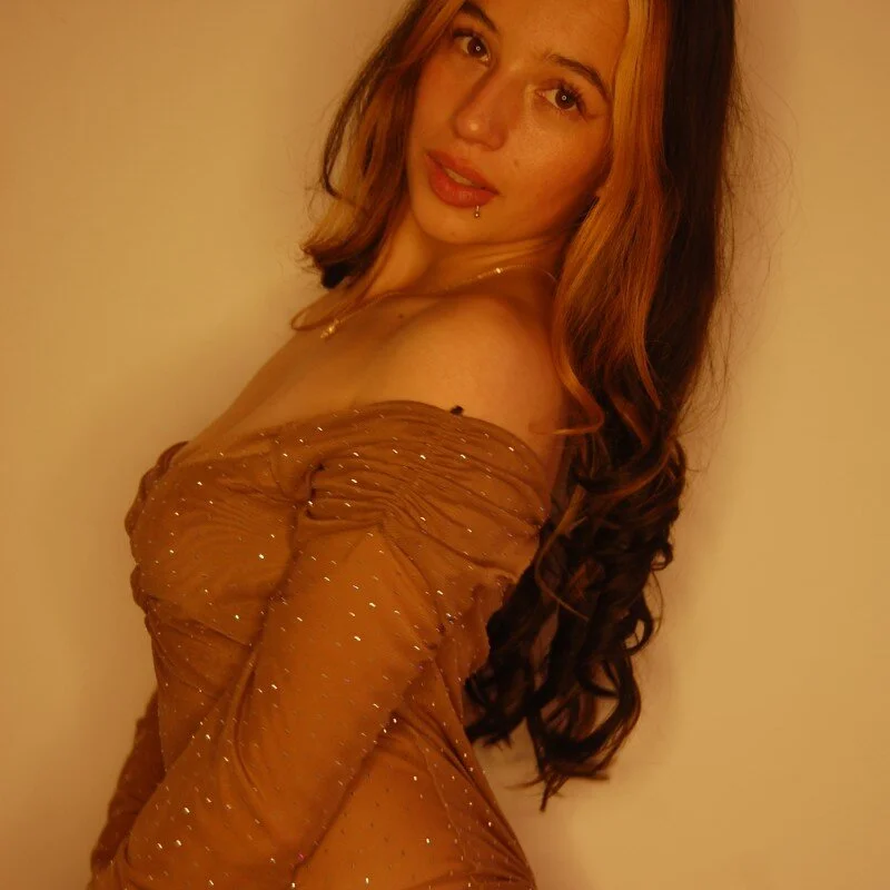 aly_16 profile photo