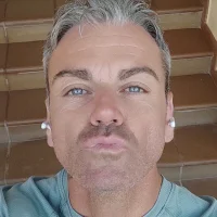 ChrisLauParejaReal's Avatar Pic
