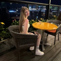 AllayingShrine live cam model
