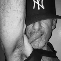 LAGregLooking Φωτ, Προφίλ