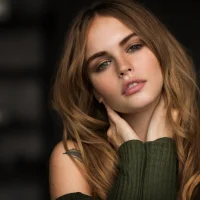 ShedaIron Φωτ, Προφίλ