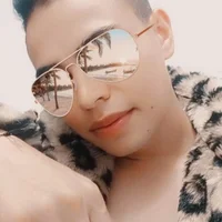 yanhot1's Profile Pic