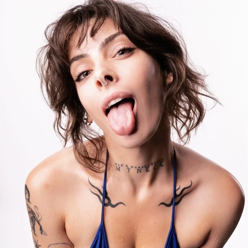 GennaJames's nudes and profile