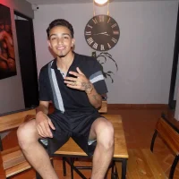 Andres_Rojo Φωτ, Προφίλ