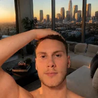 תמונת פרופיל של LucahMilan