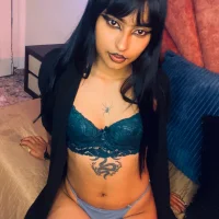 VelvetRaven_ live cam model