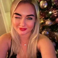 Hotblondincouplexx's Profile Pic