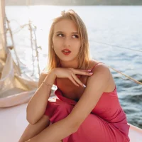 MayaLois' Avatar Pic