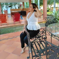 MIA-LARIOS 头像图片