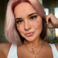 LbantTrina's Profile Pic