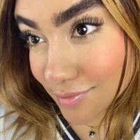 angueljonnes Adlı Modelin Avatarı