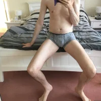 Longlegs11's Avatar Photo