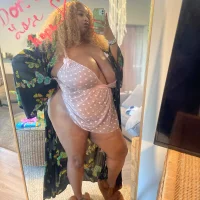 BigFineSelena's Avatar Pic