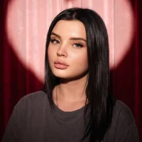 รูปอวาตาร์ของ CaseyPeach