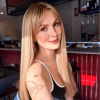 Awatar – Aniiehottie