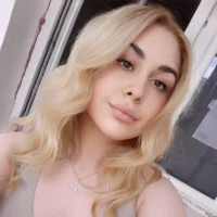 Ellia22's Profile Pic