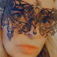 Masked-Minx-Mia's Avatar Photo