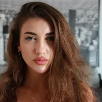 AriaPiper Φωτ, Προφίλ