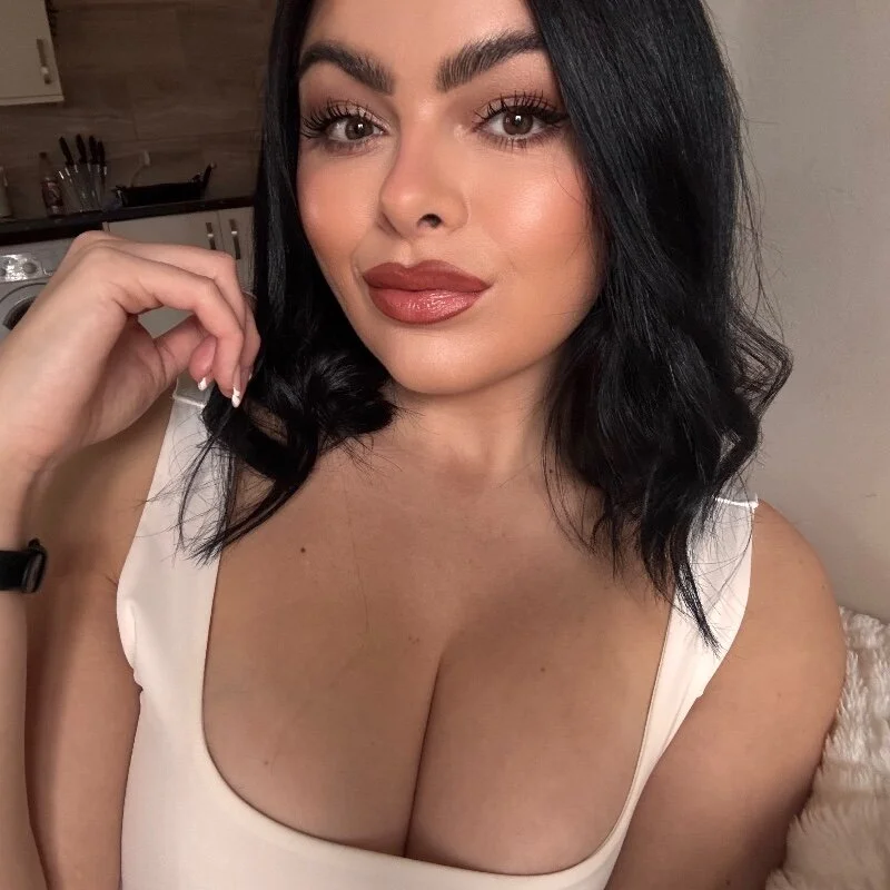 FrancescaXO's nudes and profile