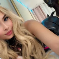 MiaBlondiee