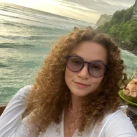 Larevia's Profile Pic