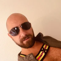 bottom-007's Profile Pic
