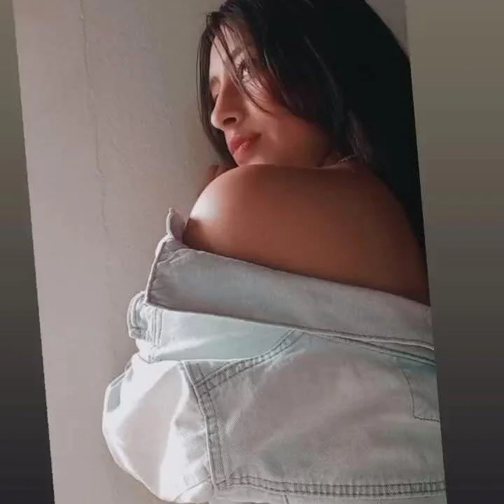 Priya_Bloom Stripchat profile image