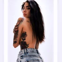 EmiliMontero Gambar Avatar