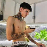 david_huge Adlı Modelin Avatarı