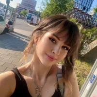 Daisy_Lowe