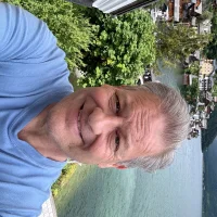 toshow's Avatar Photo