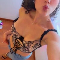 Lia_Tinez's Avatar Pic