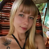 layla_mello_