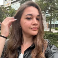 ErlineConnett Φωτ, Προφίλ