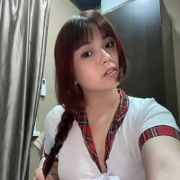 Emma_yesson's Profile Pic