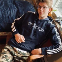 Benloves12's Avatar Photo