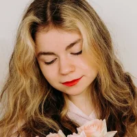 TinaRedly Adlı Modelin Avatarı