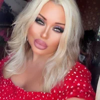 Roxxxy_Royce's Offline Chat Room