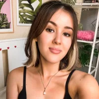 DominicaLeona's Profile Pic