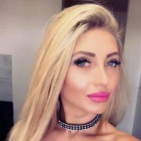 FinancialDOMINA's Profile Pic