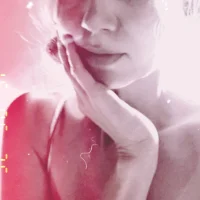 Virginia_Elli's Avatar Pic