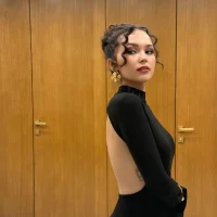 elina_syui Adlı Modelin Avatarı