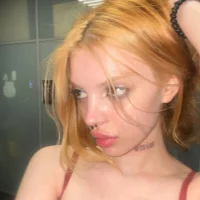 EarleneBeste Φωτ, Προφίλ