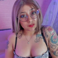 Juliexxxxtasy 头像图片