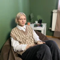 Gambar Profil EmmaLaurent