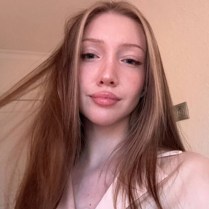 Awwwrora live cam profile