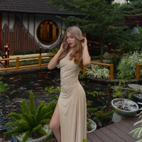 Emma_ehlia Adlı Modelin Avatarı