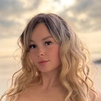 Mila_Kaminski99's Offline Chat Room